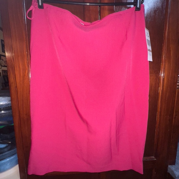 Women size 12 Le Suit two-piece skirt and jacket fuchsia color - Picture 3 of 3